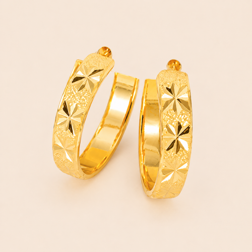 Amy - Paire de boucles d'oreilles plaquée or 24 carats — fond crème