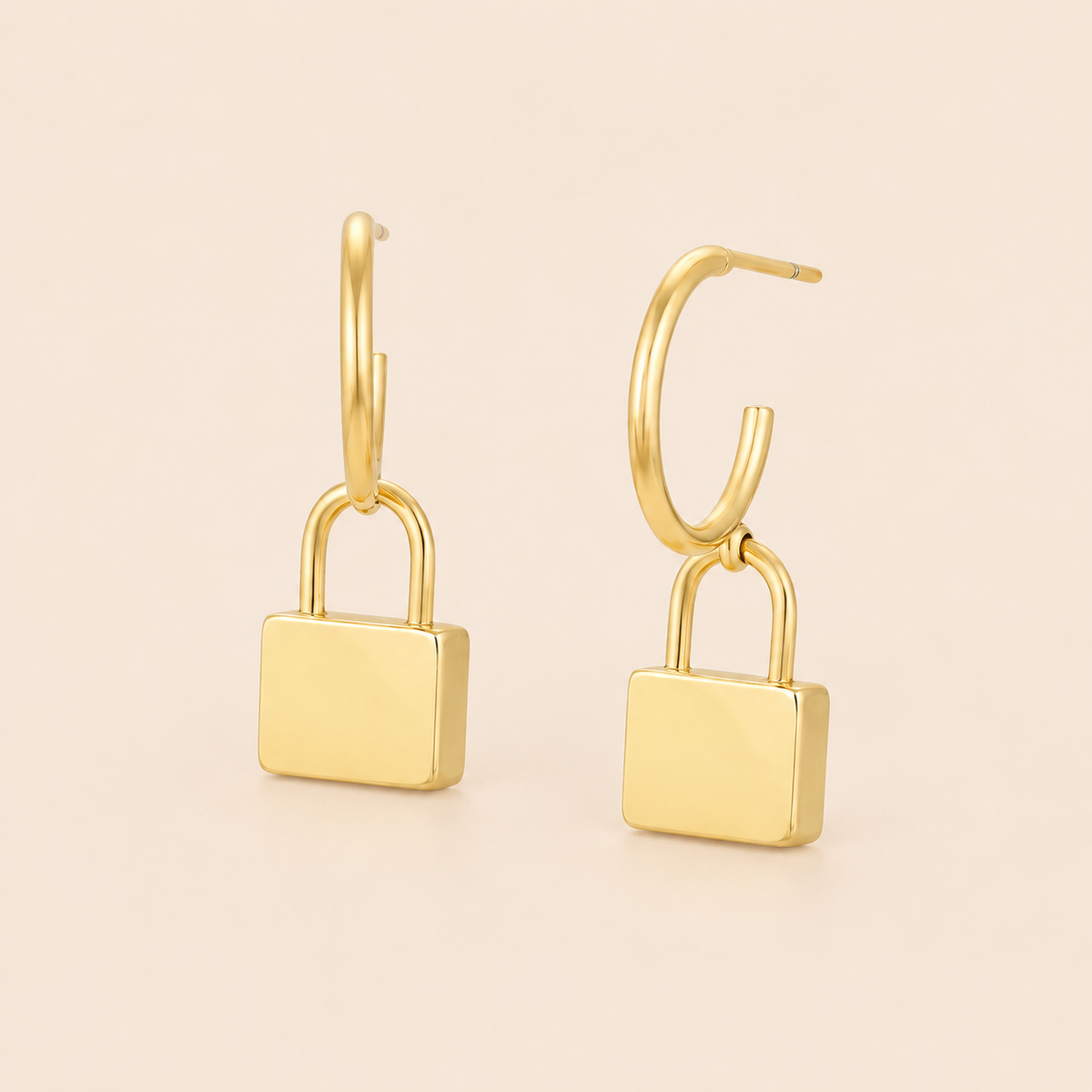 Ulrika - ESJ Boucles d'oreilles au design épuré plaqué or 14K — fond crème